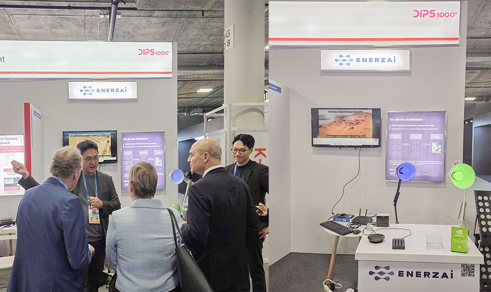 장한힘 에너자이 대표 (좌측에서 두 번째)가 방문객들을 상대로 에너자이의 양자화 기술을 소개 중이다 / 출처=에너자이