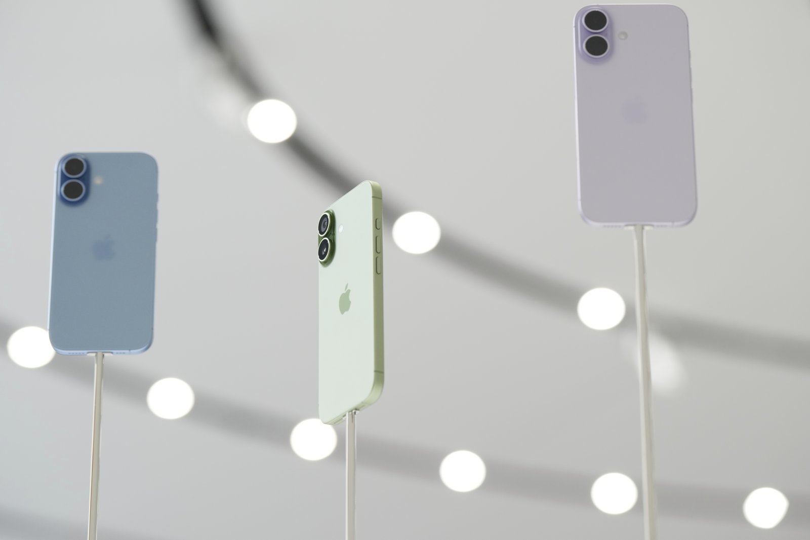 9일(현지 시간) 미국 캘리포니아주 쿠퍼티노 애플파크에서 아이폰 17이 공개되고 있다. 2025.09.10.[쿠퍼티노=AP/뉴시스]