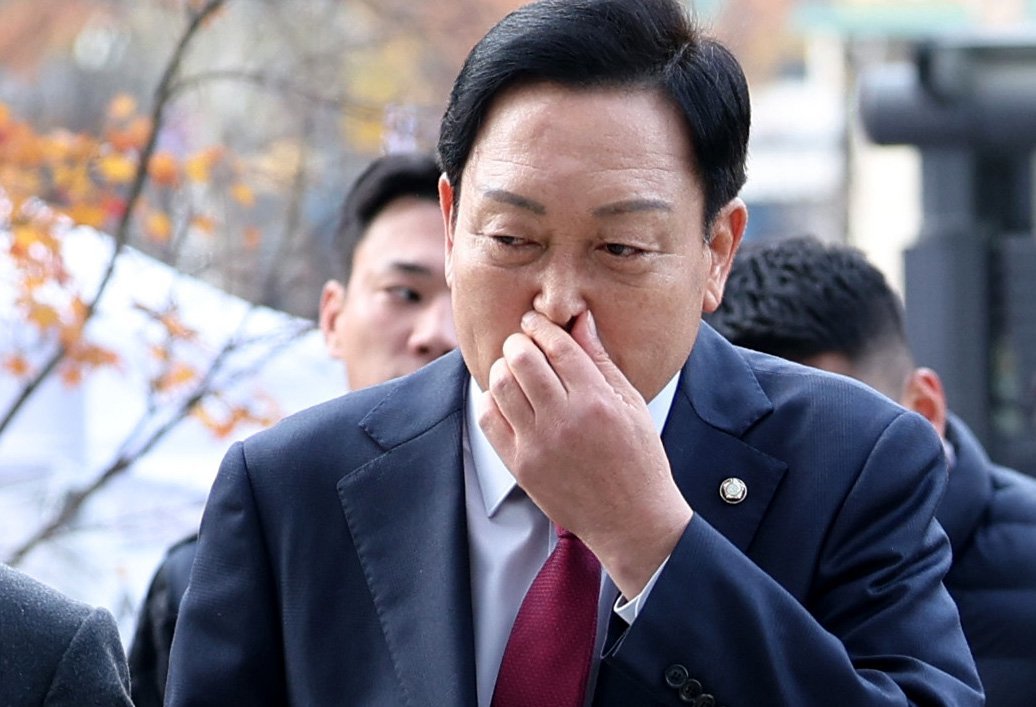 김선교 국민의힘 의원이 26일 서울 종로구 광화문 KT 빌딩에 마련된 김건희 특검(특별검사 민중기) 사무실에 양평 공흥지구 개발 특혜 의혹과 관련해 피의자 신분으로 출석하고 있다. 2025.11.26 뉴시스