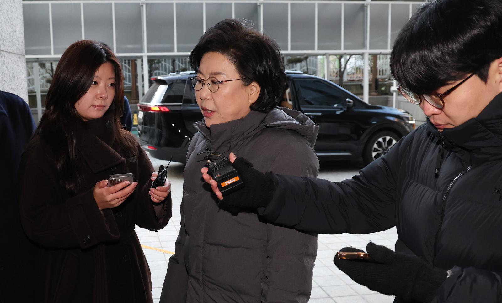 이혜훈 초대 기획예산처 장관 후보자가 9일 오전 서울 중구 예금보험공사에 마련된 인사청문회 준비 사무실로 출근하며 취재진의 질문에 답하고 있다. 뉴스1