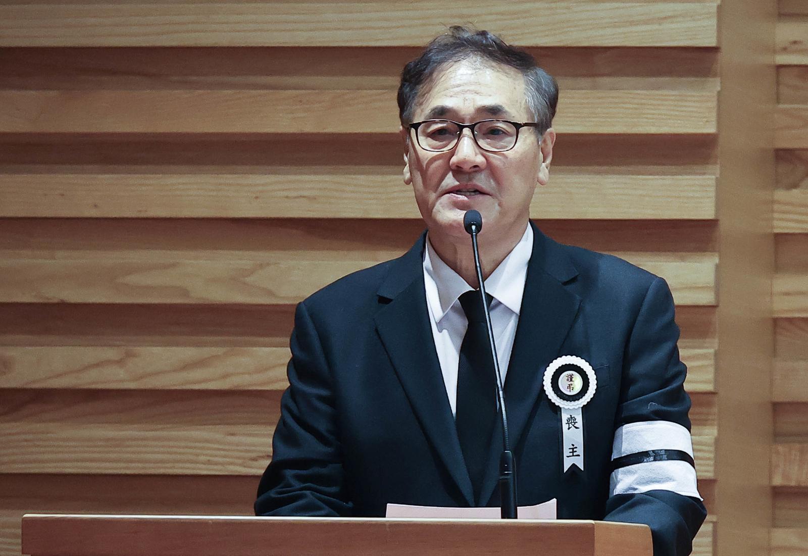 배창호 감독이 9일 오전 서울 중구 명동성당에서 열린 고 안성기의 영결식에서 조사를 하고 있다. 사진공동취재