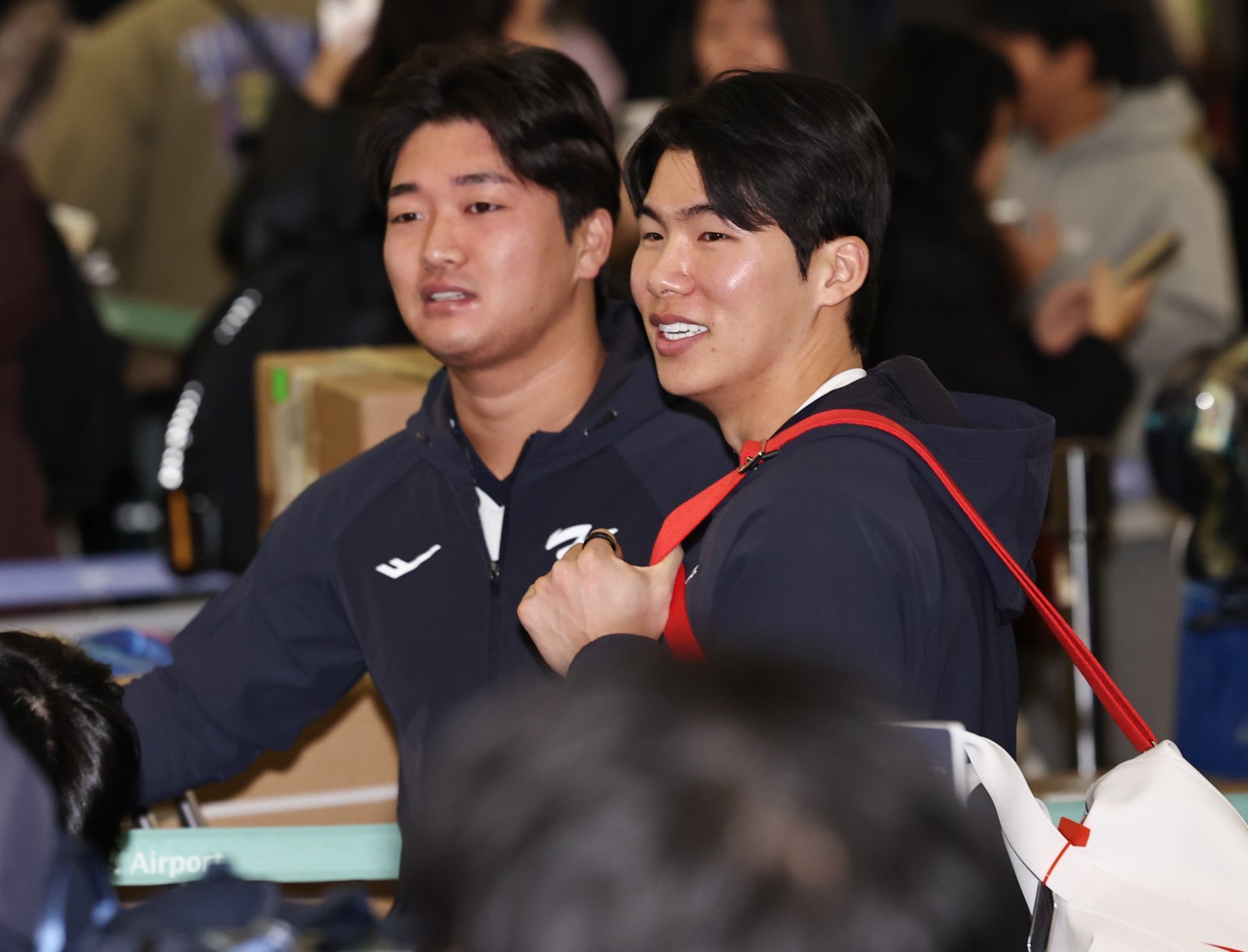 야구 국가대표팀 김혜성, 고우석이 9일 오전 인천국제공항 제1여객터미널에서 월드베이스볼클래식(WBC) 대비 1차 전지훈련을 위해 사이판으로 출국하고 있다. 2026.1.9 뉴스1