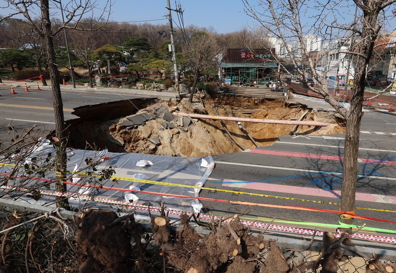 서울시는 지반 침하 사고로 시민이 사망하거나 후유 장해가 발생할 경우 최대 2500만 원까지 보험금이 지급할 예정이다. [서울=뉴시스]