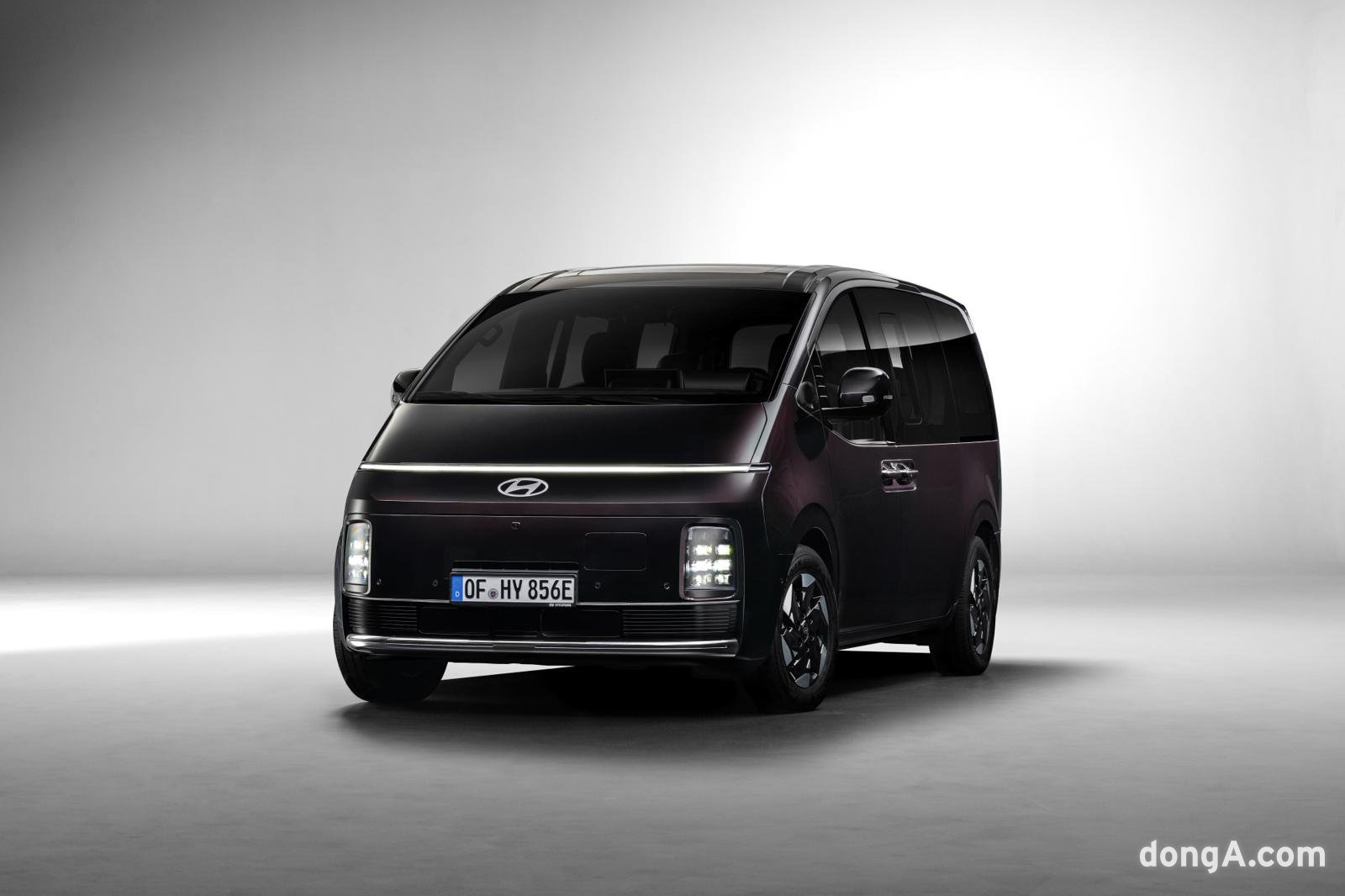 현대차, 미래형 다목적 전기밴, ‘스타리아 EV’ 첫선… 차세대 배터리 탑재