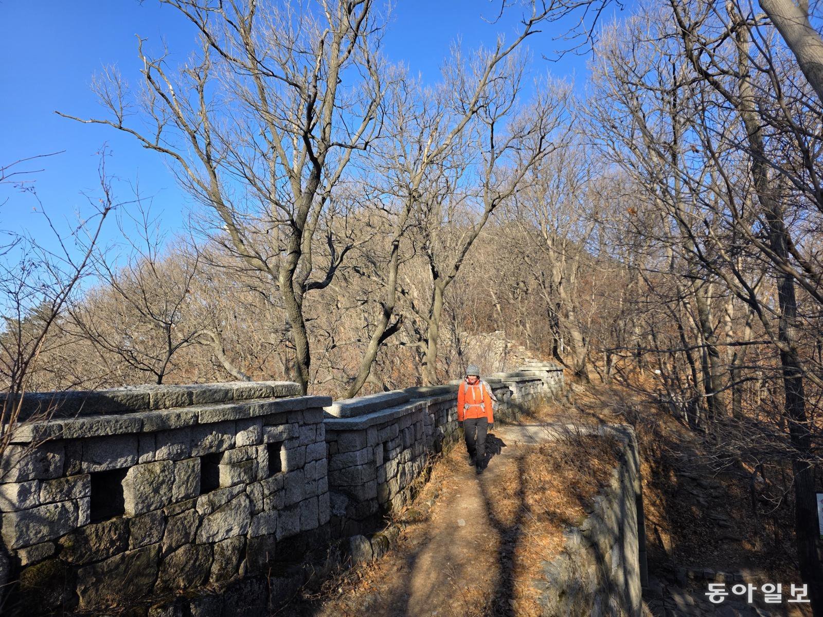 부왕동암문 위 성벽