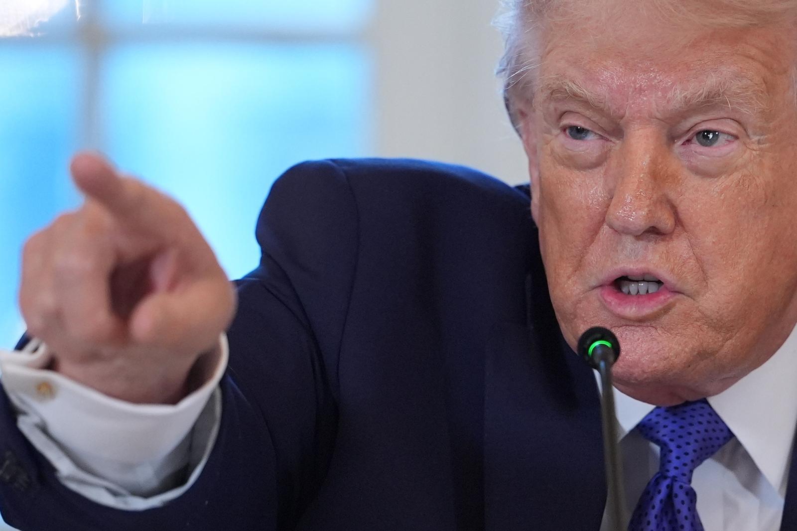 도널드 트럼프 미국 대통령이 9일(현지 시간) 백악관 이스트룸에서 석유기업 대표들과 간담회를 진행하며 발언하고 있다. 2026.01.10 [워싱턴=AP/뉴시스]