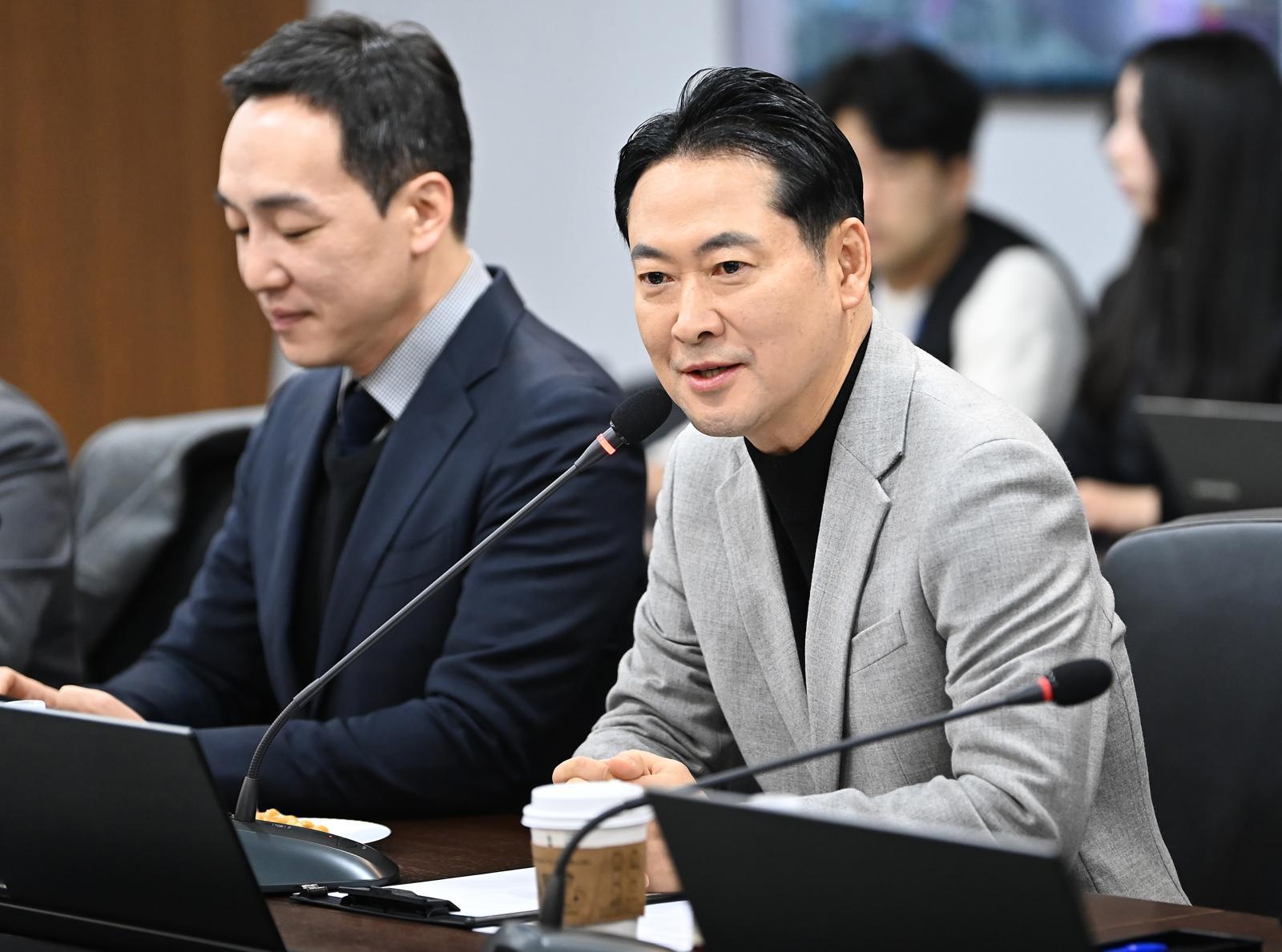 장동혁 국민의힘 대표가 9일 경기 용인시 처인구 SK하이닉스 용인 반도체 클러스터 조성사업 현장을 방문해 발언하고 있다. 2026.01.09. 뉴시스