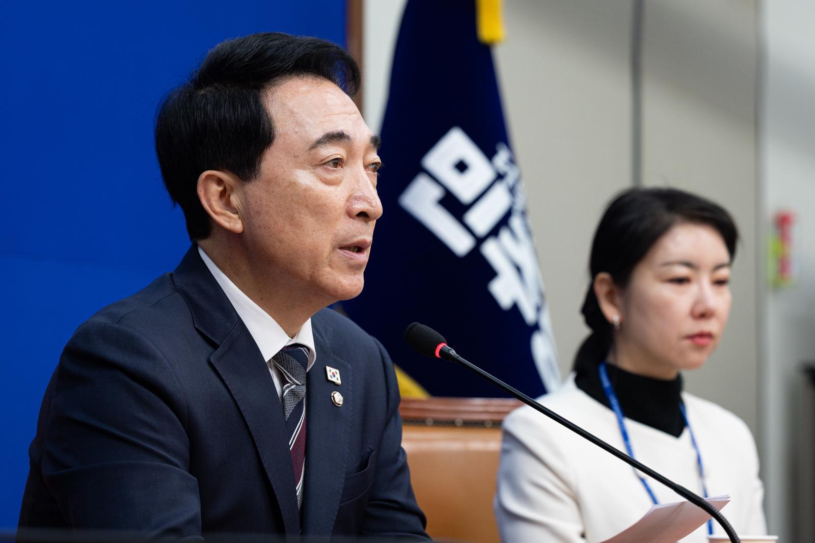 박수현 더불어민주당 수석대변인이 11일 서울 여의도 국회에서 현안 관련 기자간담회를 하고 있다. 2026.1.11/뉴스1