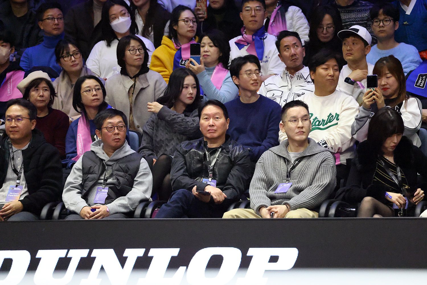 소문난 테니스광인 최태원 SK 회장도 이날 관중석 맨 앞줄에서 경기를 지켜봤다. 세마스포츠마케팅 제고