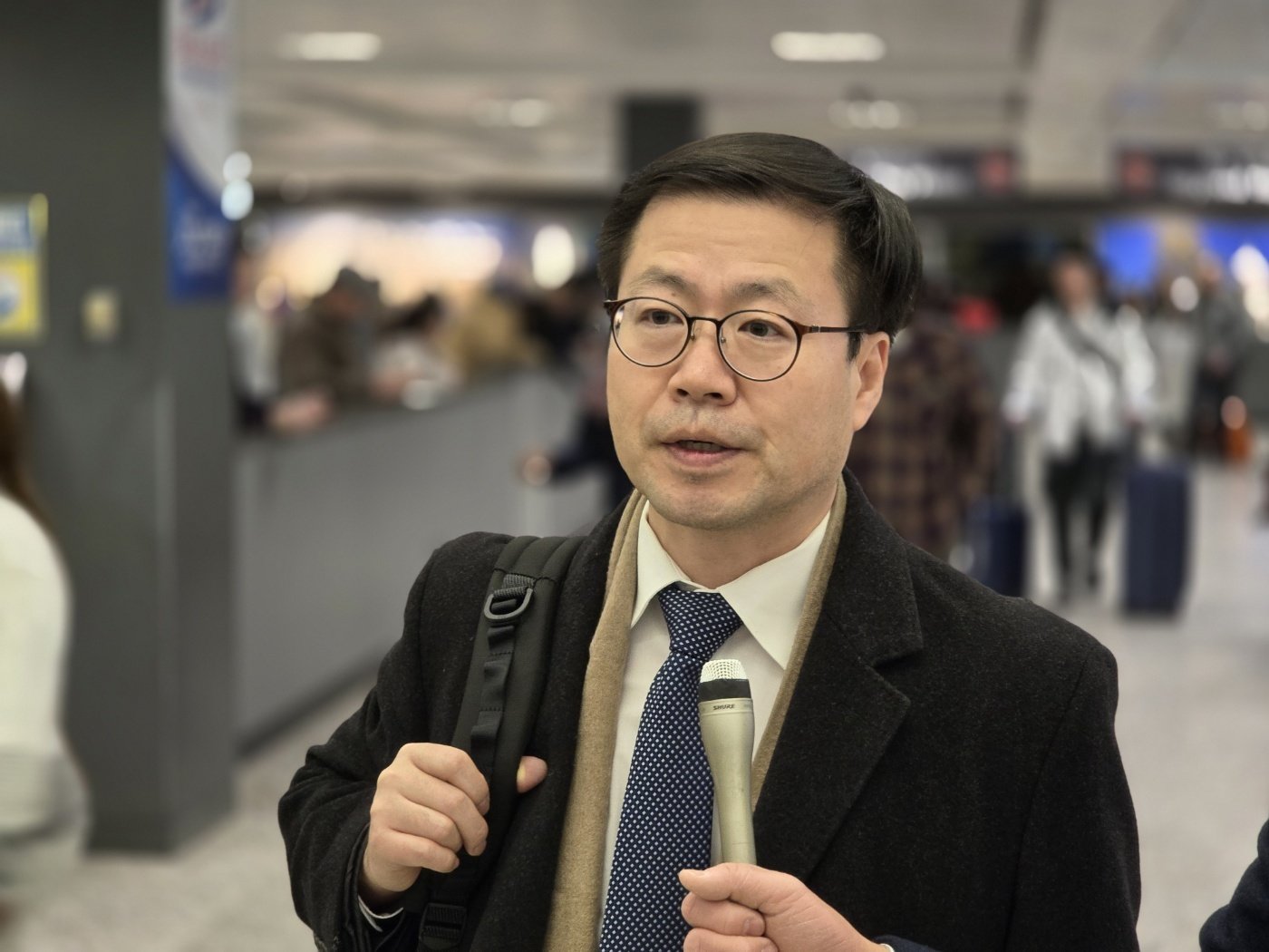 여한구 산업통상자원부 통상교섭본부장이 11일(현지시간) 미국 워싱턴DC 덜레스국제공항을 통해 입국하면서 기자들의 질문에 답하고 있다. 2026.01.11. 뉴스1