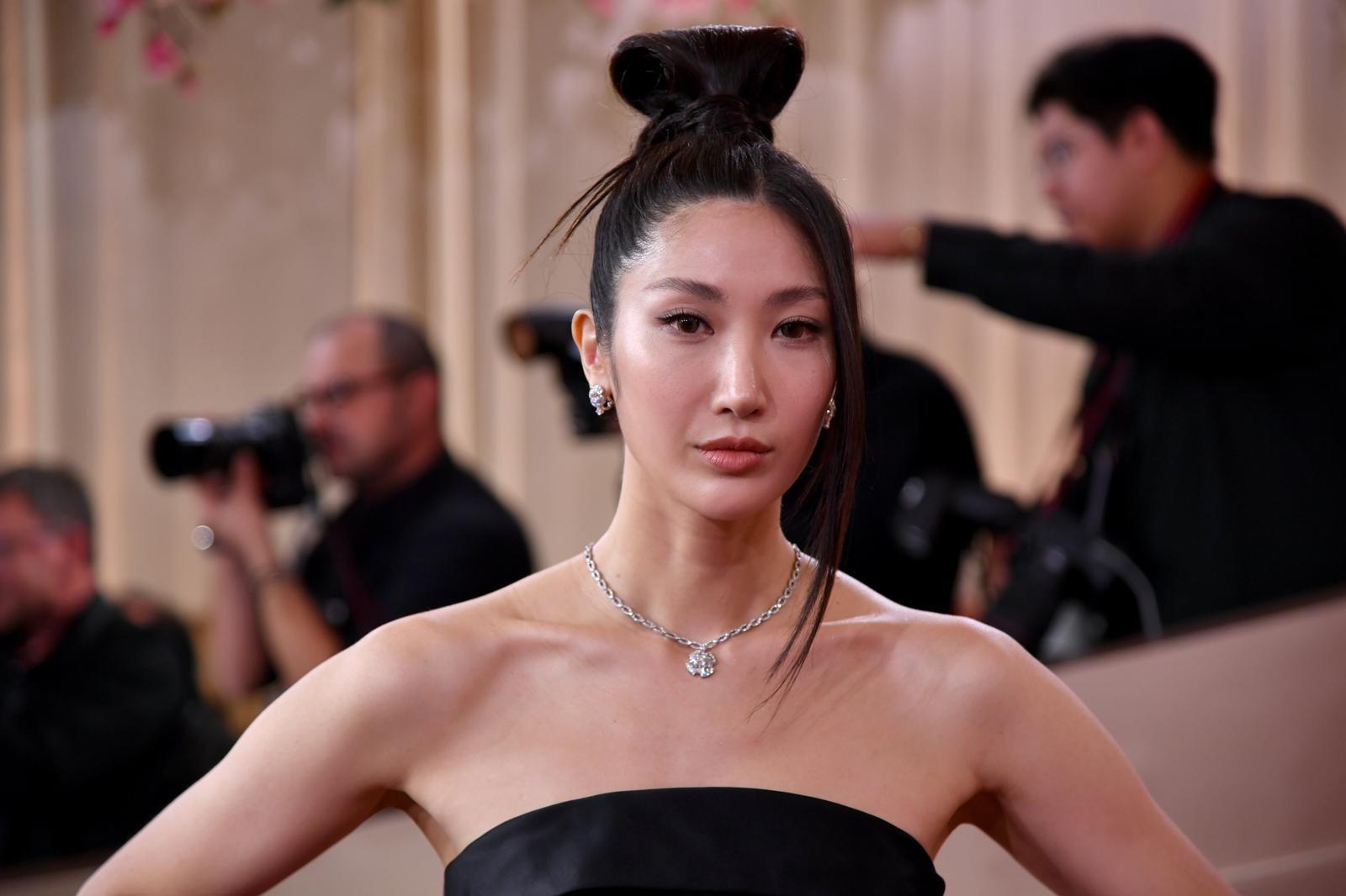 케이팝 데몬 헌터스(케데헌)의 이재(EJAE)가 11일(현지 시간) 미 캘리포니아주 베벌리힐스의 베벌리 힐튼에서 열리는 제83회 골든글로브 시상식에 도착해 포토타임을 갖고 있다. 케데헌은 장편애니메이션상, 주제가상(골든), 흥행상 등 3개 부문 후보에 올랐다. 2026.01.12. 베벌리힐스=AP/뉴시스