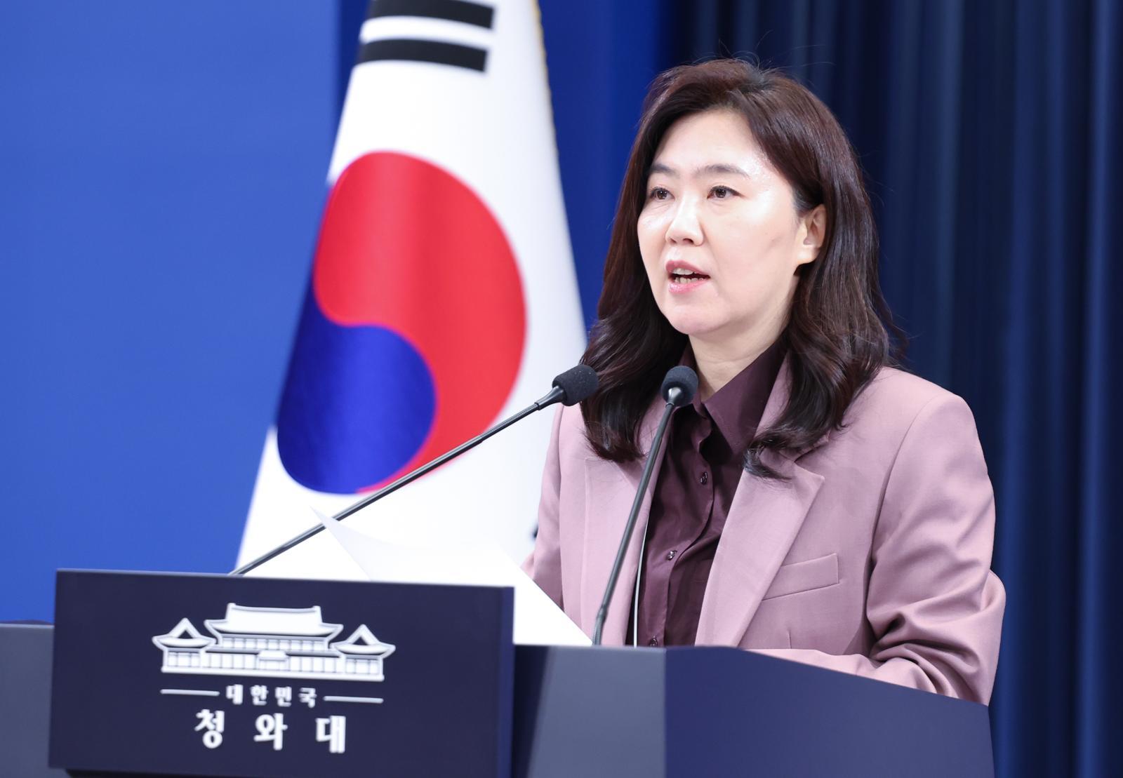 강유정 대변인이 12일 청와대 춘추관에서 캄보디아 성착취 스캠조직 검거 관련 브리핑을 하고 있다. 2026.1.12/뉴스1