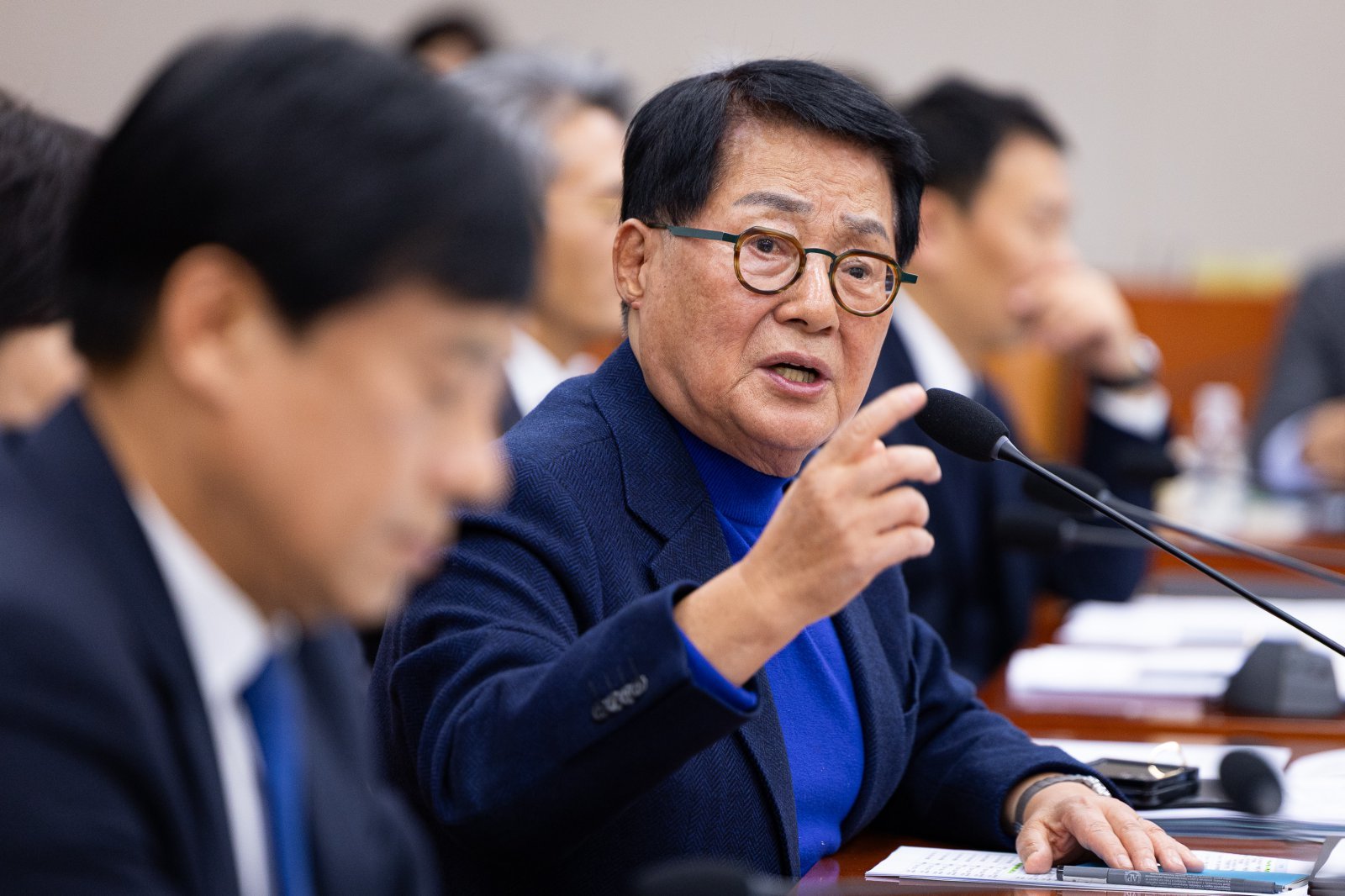 국회 법제사법위원회 전체회의에서 질의하는 박지원 더불어민주당 의원. ⓒ News1