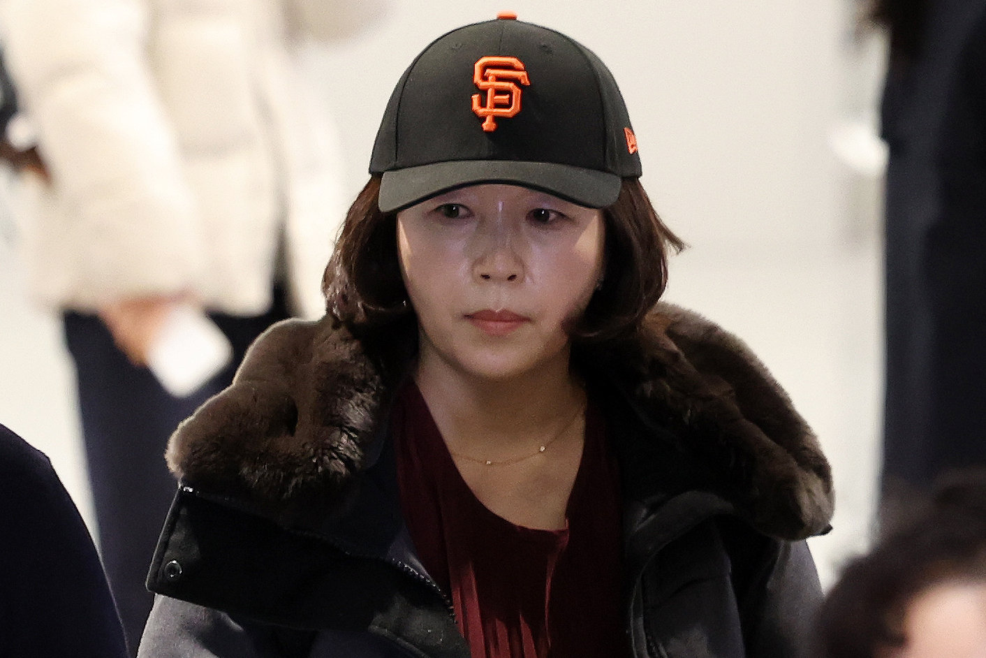 2022년 지방선거를 앞두고 강선우 무소속 의원에게 ‘공천헌금’ 1억원을 건넨 의혹을 받는 김경 서울시의원이 11일 오후 인천국제공항 제1여객터미널을 통해 귀국하고 있다. 2026.01.11 뉴시스