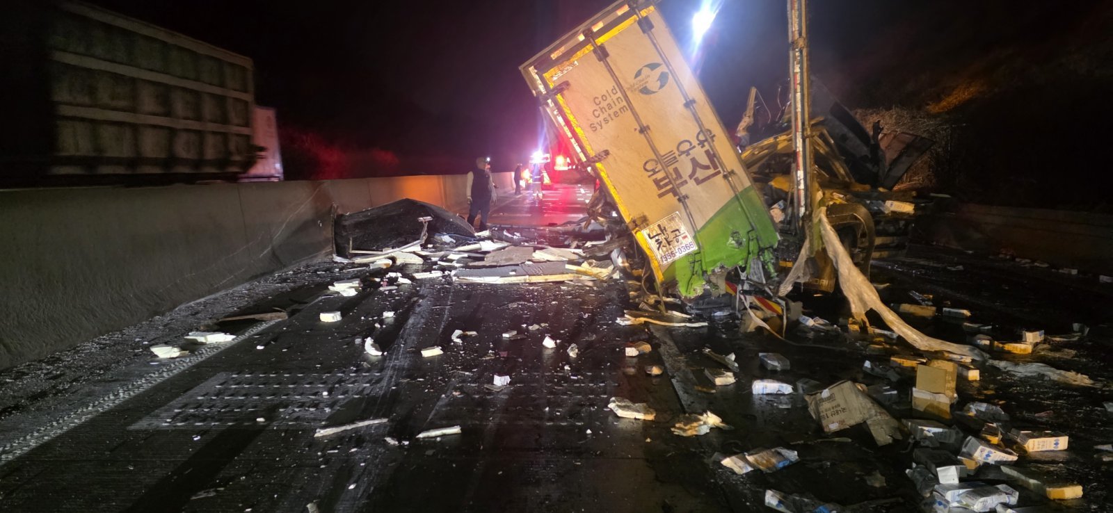 서산영덕고속도로 사고 현장.(독자 송영훈 씨 제공. 재판매 및 DB금지)/뉴스1