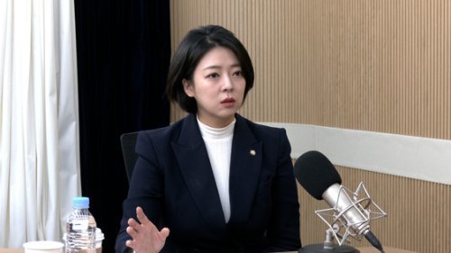 배현진 국민의힘 의원이 지난해 11월 유튜브 ‘팩트앤뷰’에 출연한 모습. 뉴스1