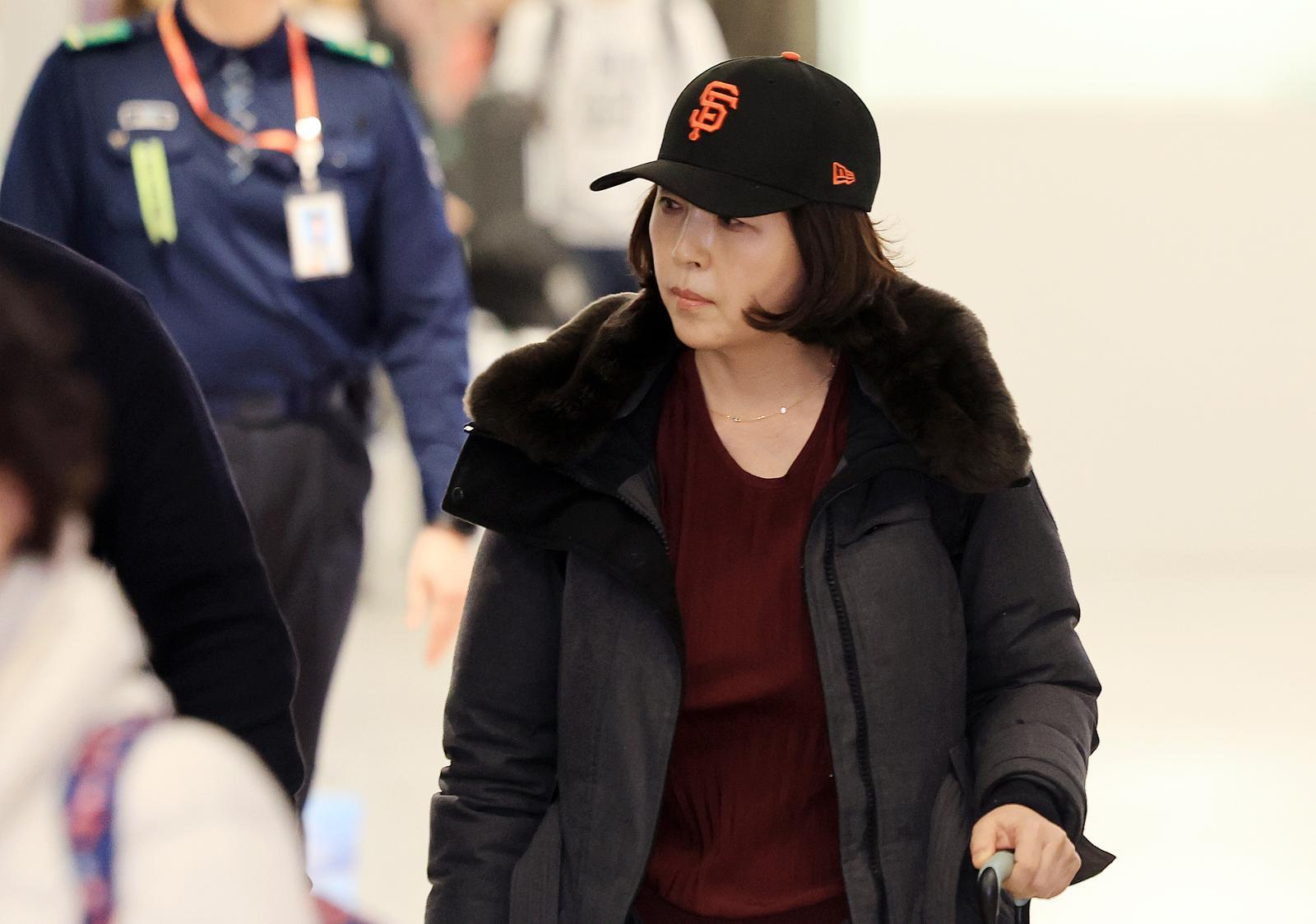 김경 서울시의원이 11일 인천국제공항 제1여객터미널을 통해 귀국하고 있다. 김 의원은 과거 2022년 지방선거 당시 더불어민주당 소속이던 강선우 의원에게 공천헌금 1억원을 전달한 의혹을 받고 있다. 2026.1.11 뉴스1