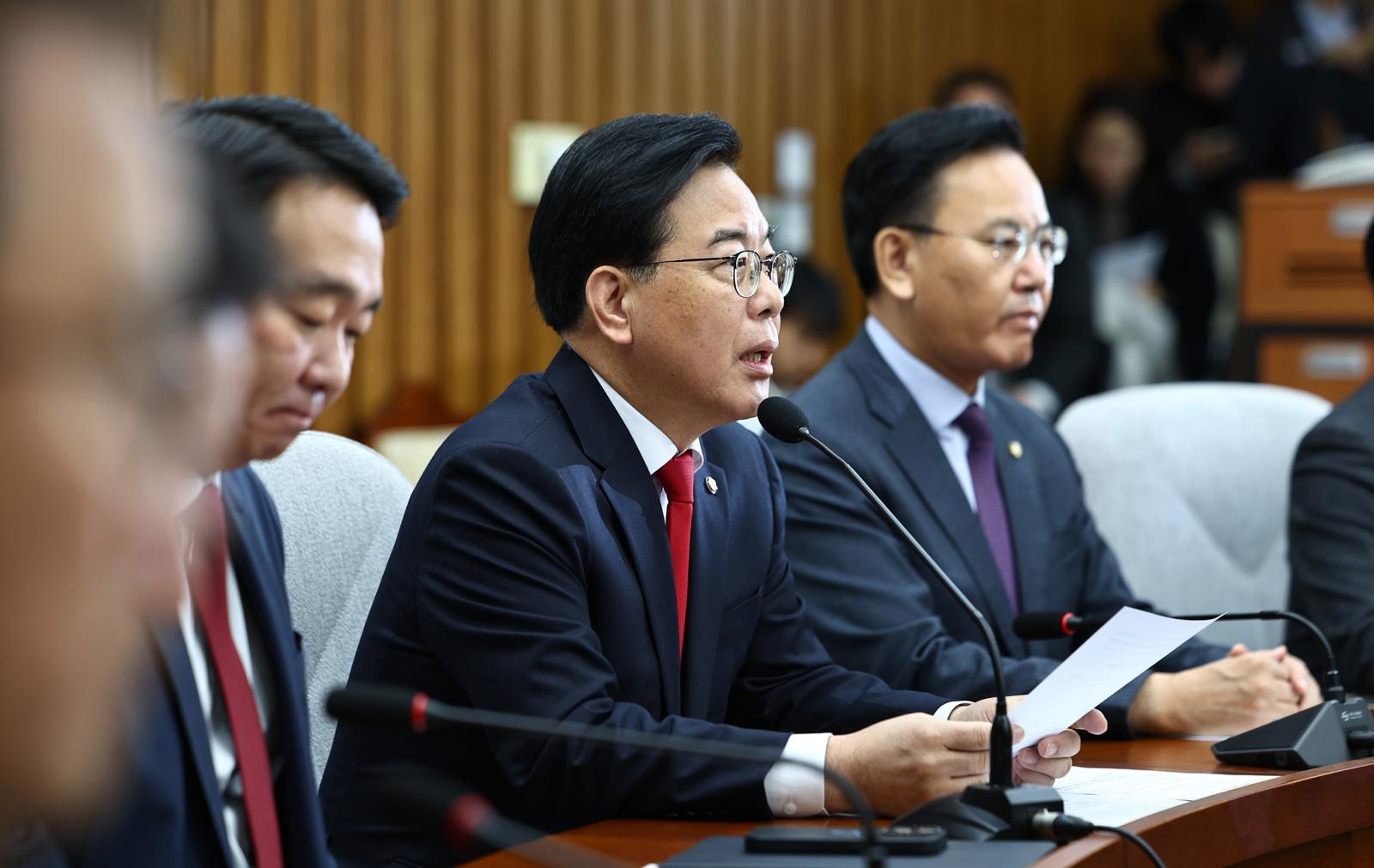 송언석 국민의힘 원내대표가 13일 오전 서울 여의도 국회에서 열린 원내대책회의에서 발언하고 있다. 2026.01.13. 뉴시스