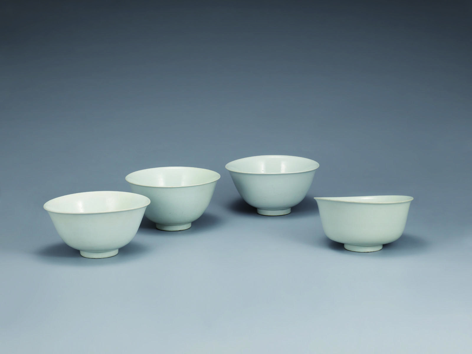 백자 천, 지, 현, 황이 새겨진 백자 대접 국립중앙박물관 제공