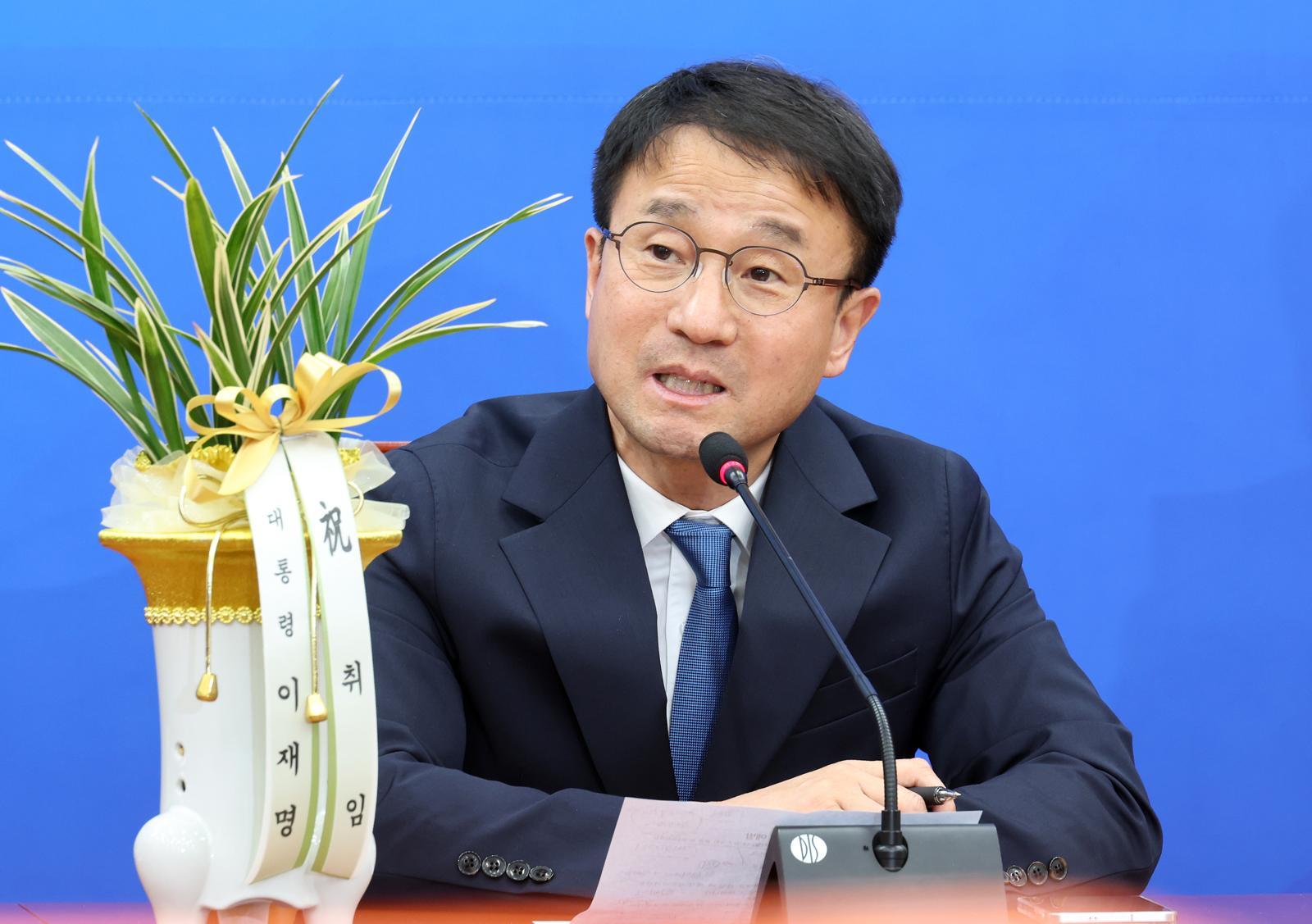 [서울=뉴시스] 김금보 기자 = 한병도 더불어민주당 원내대표가 12일 오후 서울 여의도 국회에서 우상호 대통령실 정무수석의 예방을 받으며 발언을 하고 있다. 2026.01.12. kgb@newsis.com