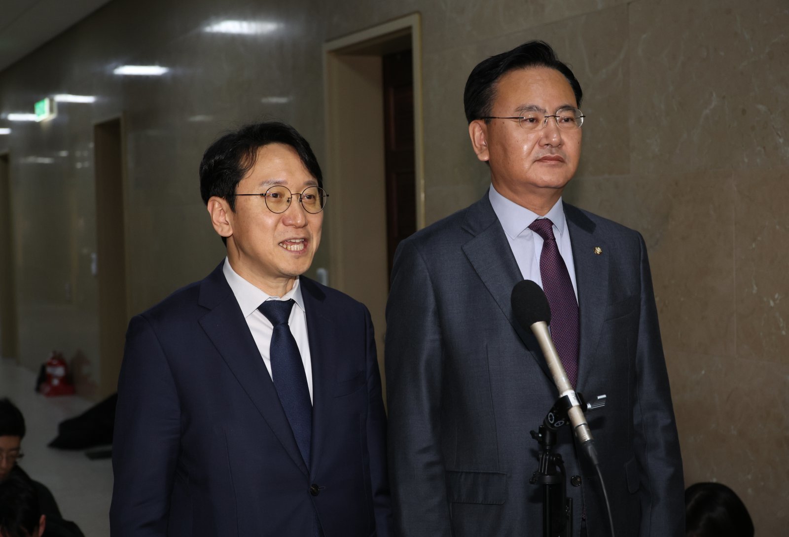 천준호 더불어민주당 원내운영수석부대표와 유상범 국민의힘 원내운영수석부대표가 13일 오전 서울 여의도 국회에서 회동을 마친 뒤 기자회견을 하고 있다. 2026.01.13 뉴시스