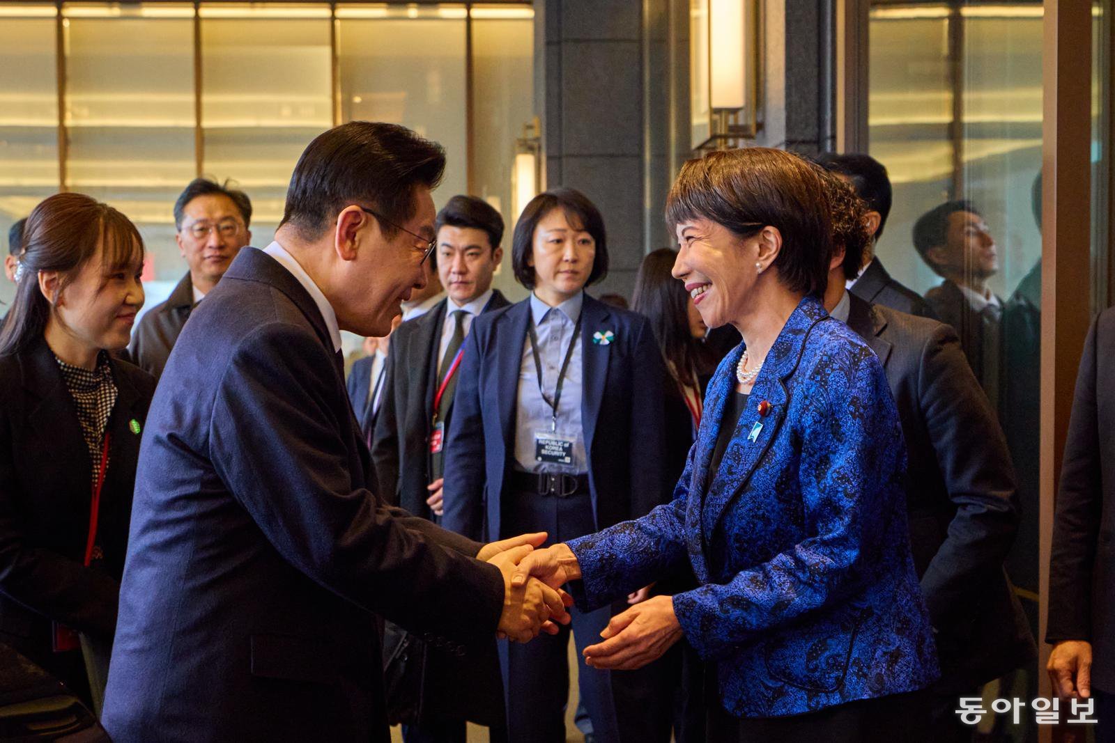 다카이치 사나에 일본 총리가 13일 일본 나라현의 한 호텔에서 1박2일 일정으로 일본을 방문 중인 이재명 대통령을 영접하고 있다. 2026.1.13 송은석 기자 silverstone@donga.com