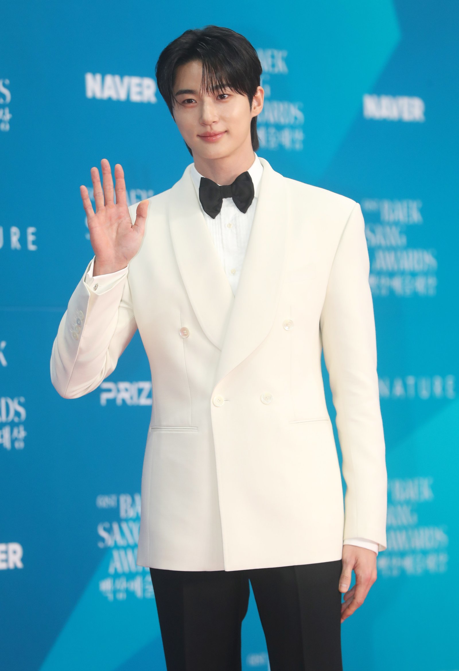 배우 변우석이 5일 오후 서울 강남구 코엑스에서 열린 제61회 백상예술대상 시상식에서 포즈를 취하고 있다. 2025.05.05 뉴시스