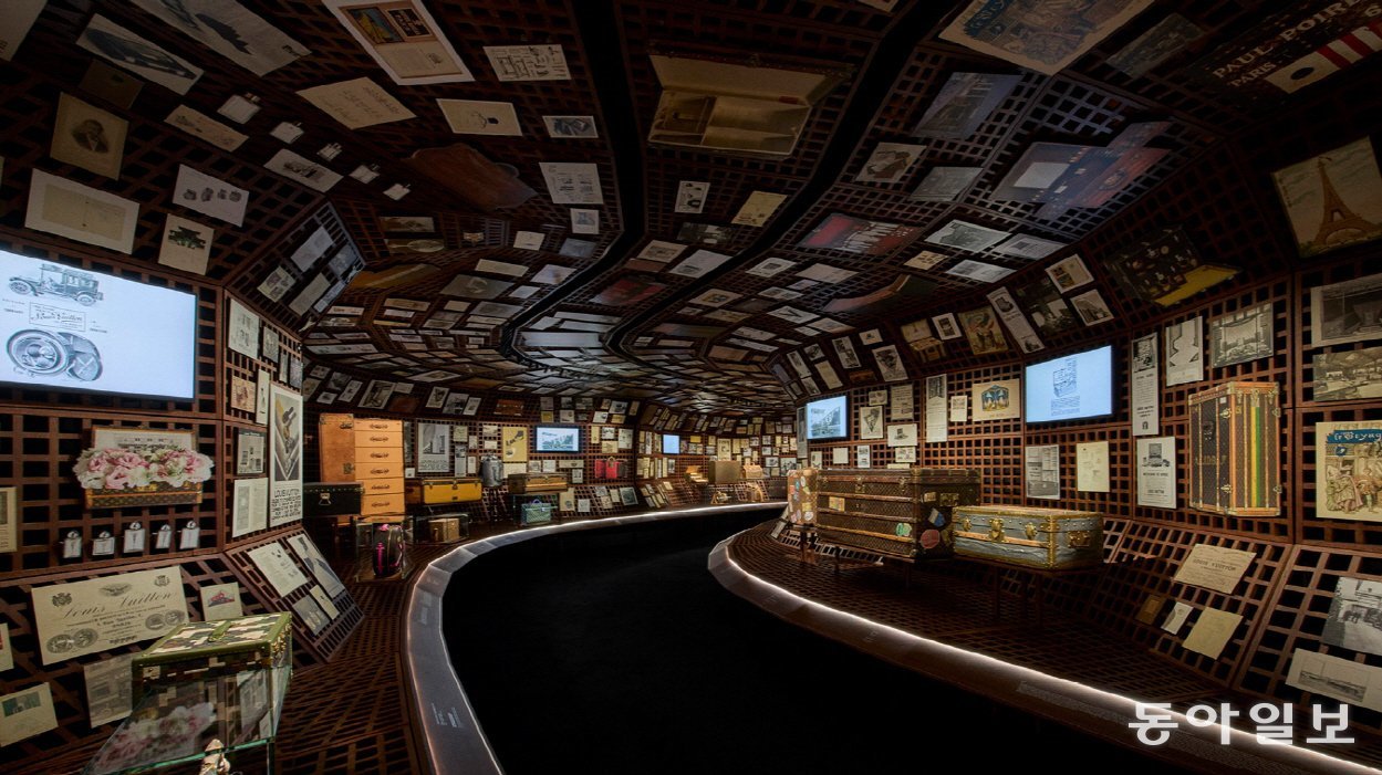 지난해 11월 신세계백화점 본점에 6개층 규모로 세계 최대 루이비통 매장인 ‘루이비통 비저너리 서울’ 내부 모습. 루이비통 제공