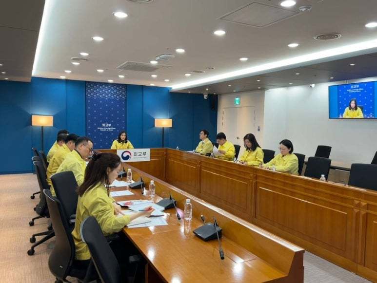 외교부는 13일 오후 김진아 2차관 주재로 이란 내 시위 상황과 우리 국민의 안전대책을 점검하기 위한 본부-공관 합동 상황점검회의를 개최했다. 2026.01.13. 외교부 제공