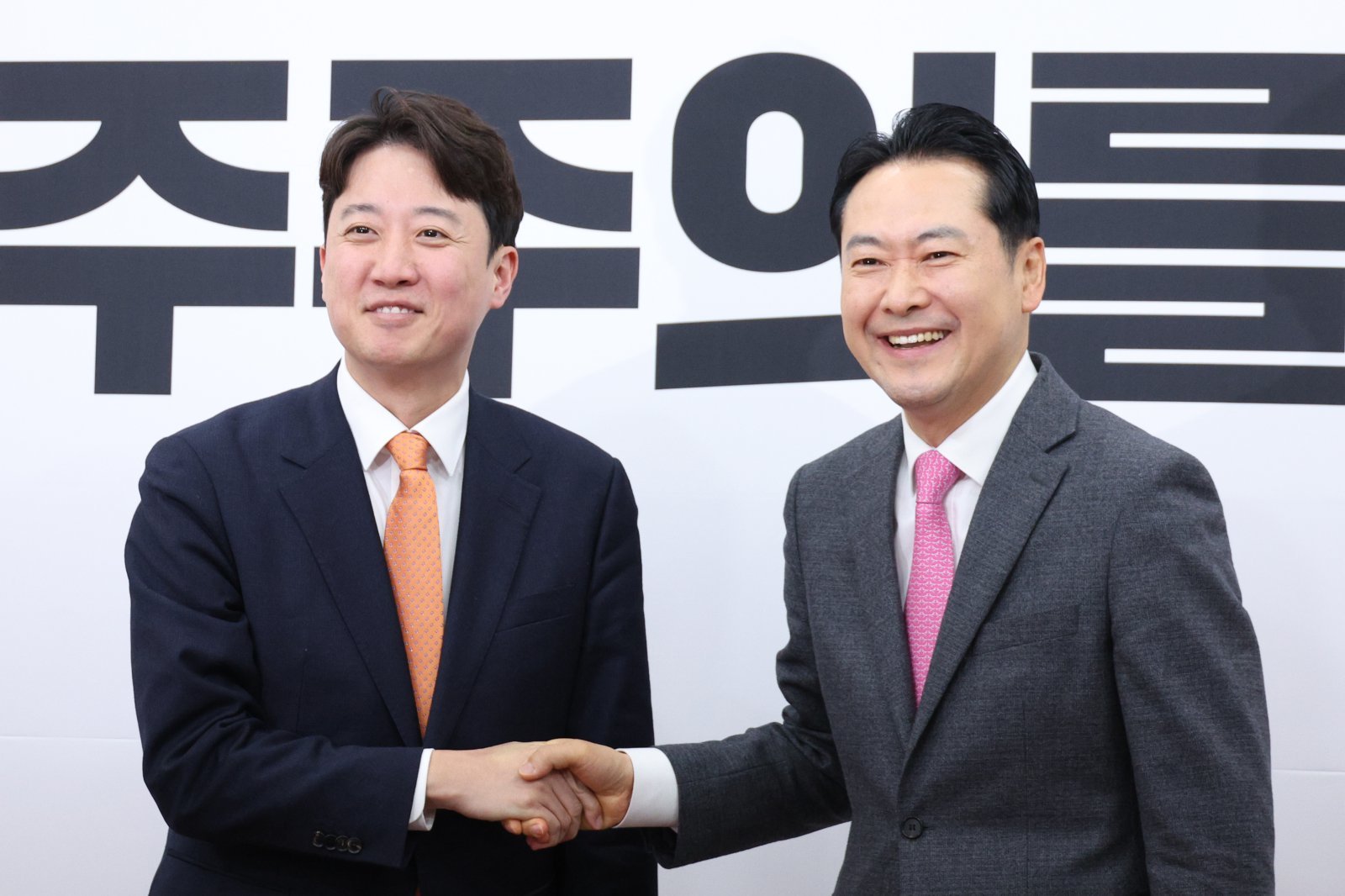 장동혁 국민의힘 대표와 이준석 개혁신당 대표가 13일 서울 여의도 국회에서 회동하고 있다. 2026.1.13/뉴스1