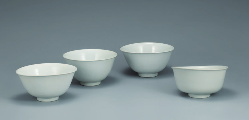 백자 천, 지, 현, 황이 새겨진 백자 대접. 〈국립중앙박물관 제공〉