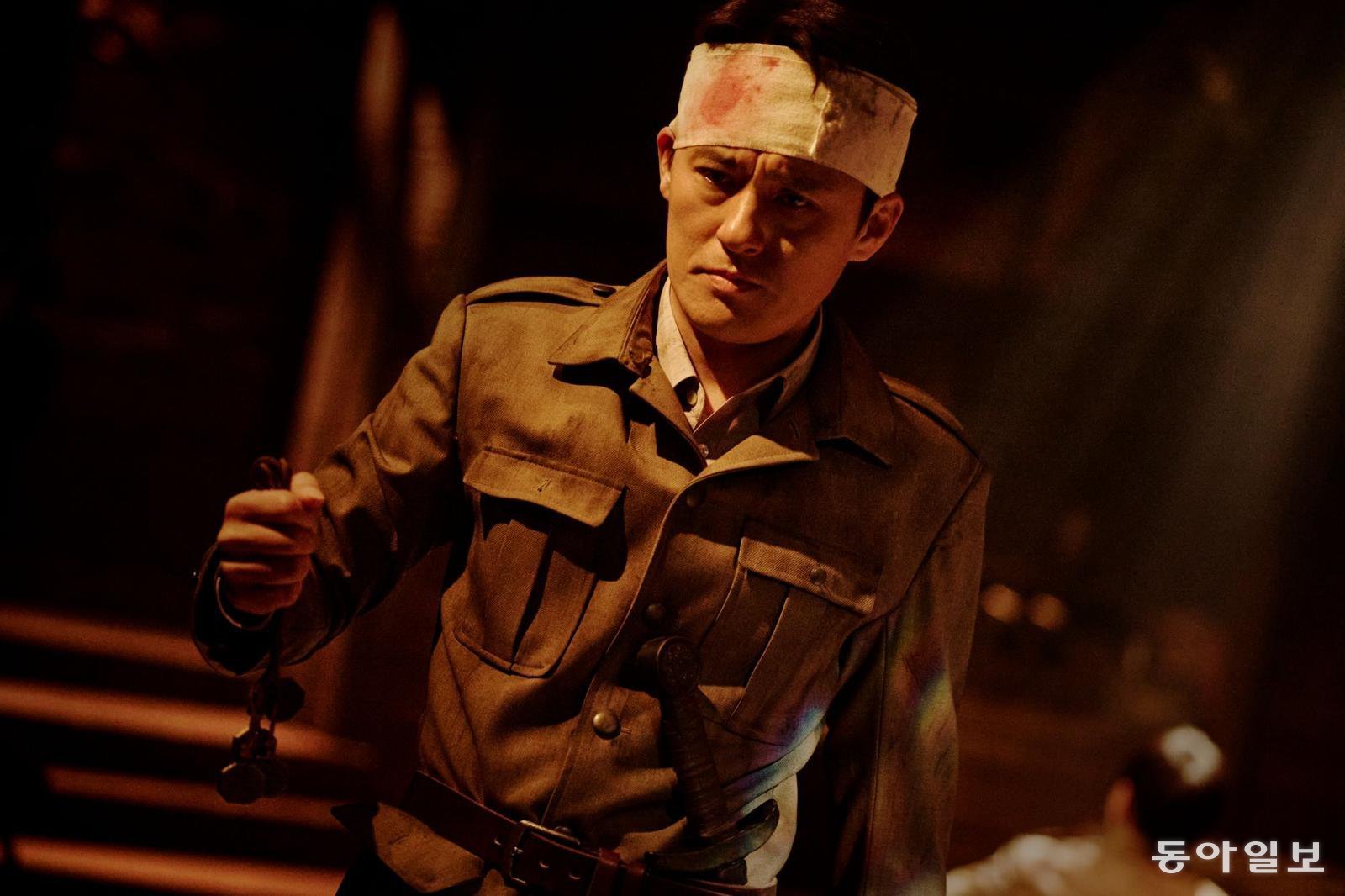 연극 ‘벙커 트릴로지’ 중 ‘맥베스’에서 솔저1 역의 최재웅.      아이엠컬처 제공