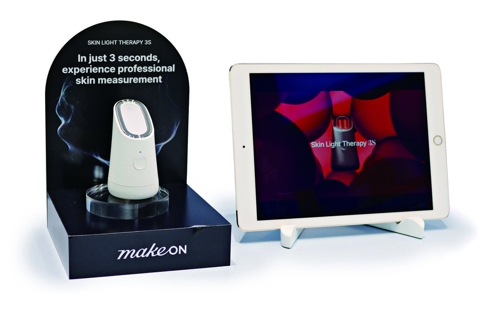메이크온 ‘스킨 라이트 테라피 3S’. 피부의 수분량을 개선해주고 모공을 축소시켜준다. 이 제품과 연동된 전용 애플리케이션 ‘makeON’도 있다. 아모레퍼시픽 제공
