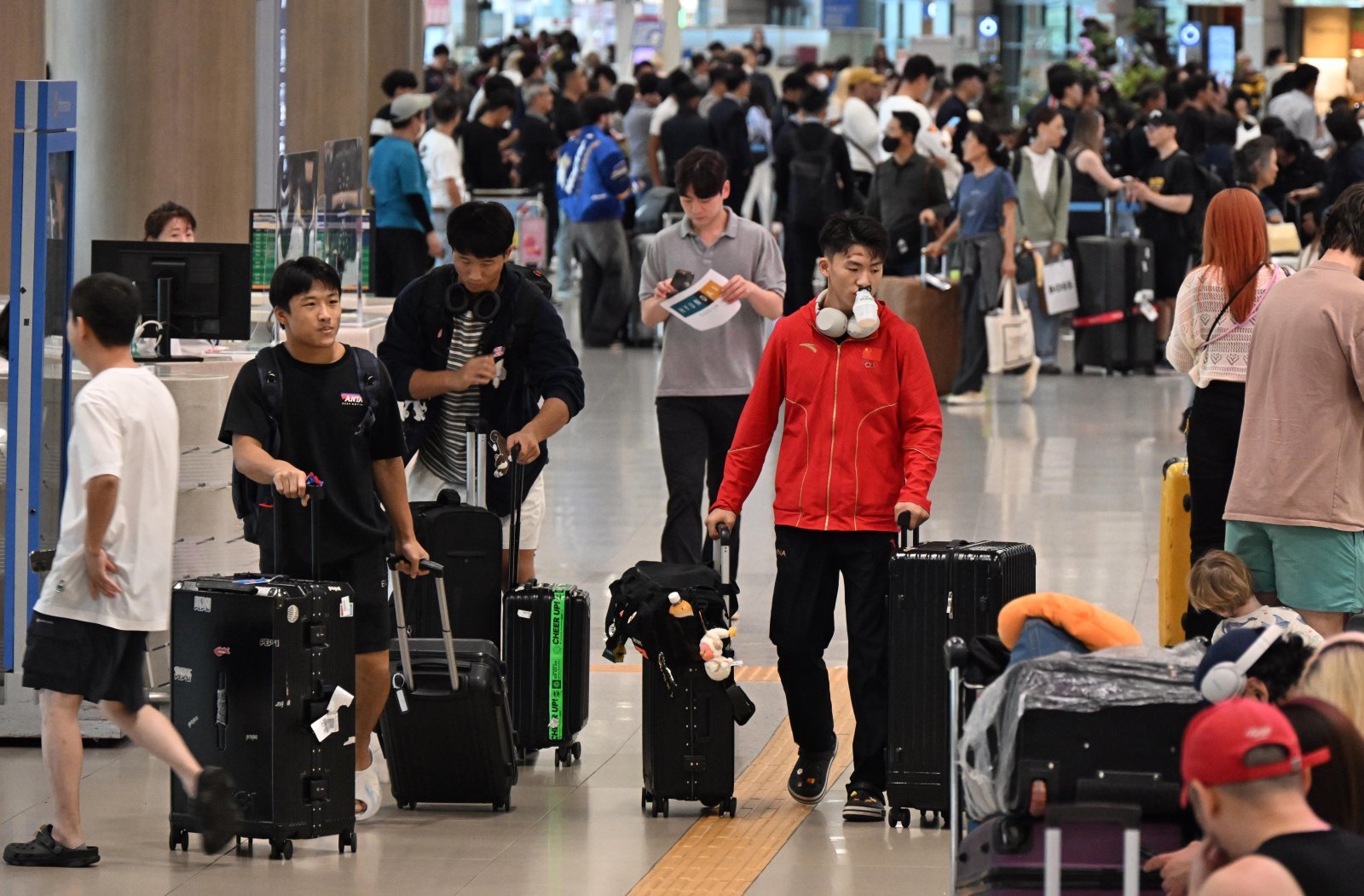 중국인 단체관광객에 대한 무비자 입국 시행 첫날인 29일 오전 인천국제공항 제1터미널 입국장으로 중국인 관광객들이 입국하고 있다. (공동취재) 2025.09.29 뉴시스