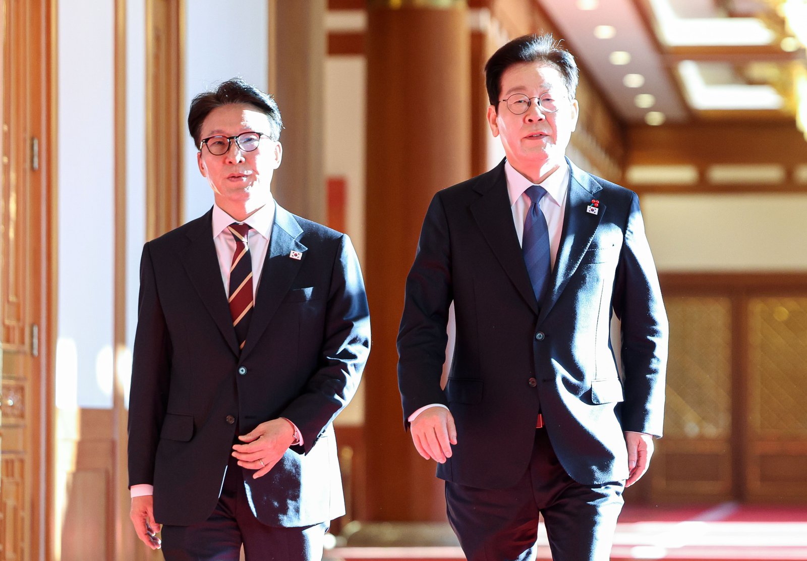 이재명 대통령과 김민석 국무총리가 30일 청와대에서 열린 국무회의에 참석하고 있다. (청와대통신사진기자단) 2025.12.30.