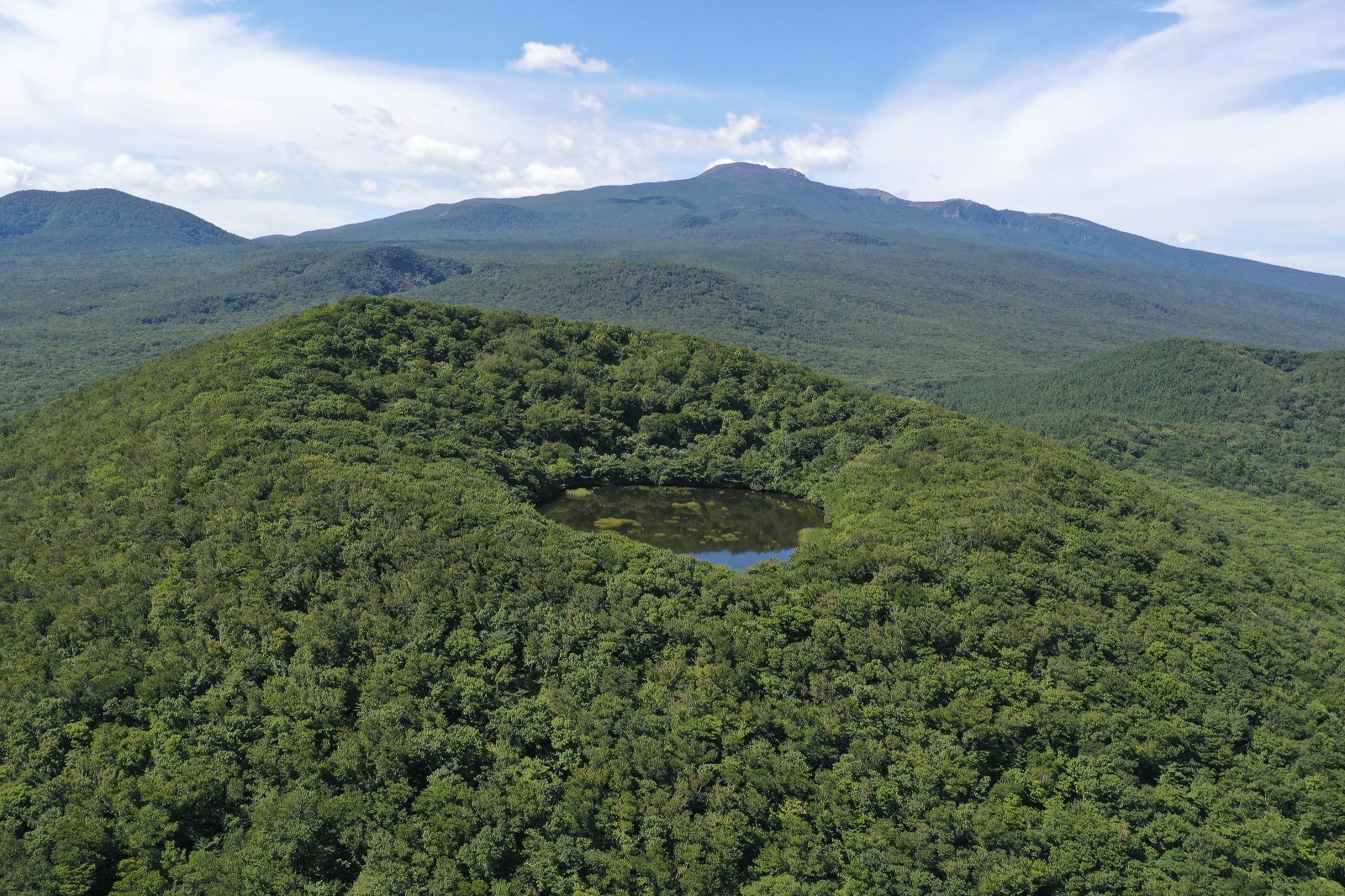 쾌적한 날씨에 물장오리 오름과 한라산이 한눈에 보인다. 제주도 제공