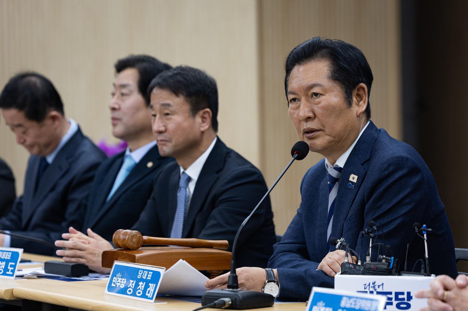 정청래 더불어민주당 대표가 14일 충남 서산시 서산축산종합센터에서 열린 충남 민생 현장 최고위원회의에서 모두 발언을 하고 있다. 2026.1.14 (서산=뉴스1)