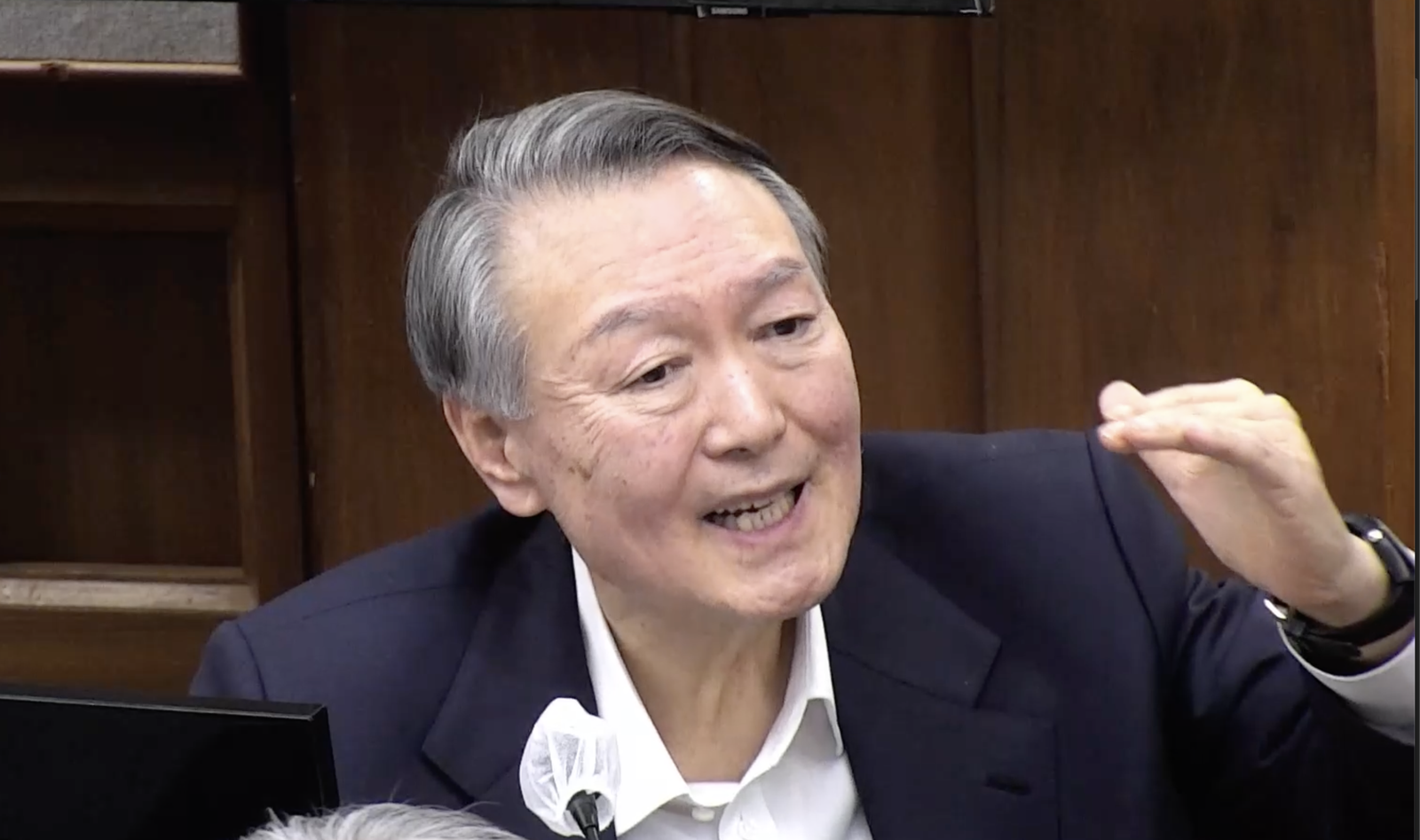 윤석열 전 대통령이 14일 오전 1시경 서울 서초구 서울중앙지법에서 열린 내란 우두머리 혐의 결심공판에서 최후진술을 하고 있다. 서울중앙지법 재판 중계 화면 캡처