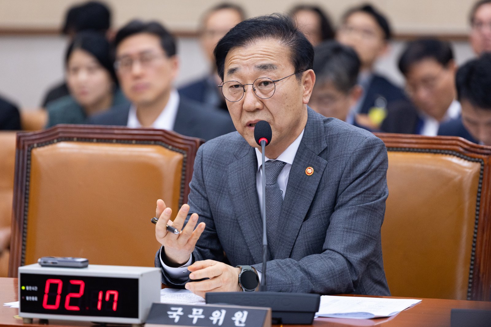 김윤덕 국토교통부 장관이 18일 서울 여의도 국회에서 열린 제430회 국회(임시회) 법제사법위원회 제2차 전체회의에서 의원 질의에 답하고 있다. 2025.12.18/뉴스1