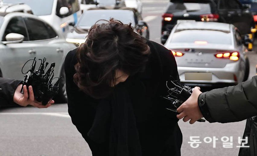 김경 서울시의원이 15일 오전 서울경찰청 공공범죄수사대로 출석하고 있다. 양회성 기자 yohan@donga.com