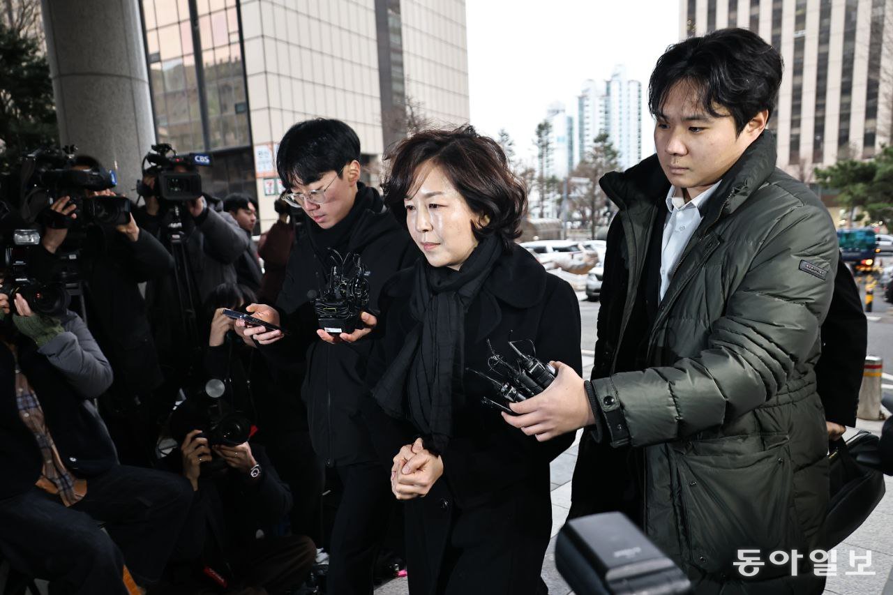 김경 서울시의원이 15일 오전 서울경찰청 공공범죄수사대로 출석하고 있다. 양회성 기자 yohan@donga.com