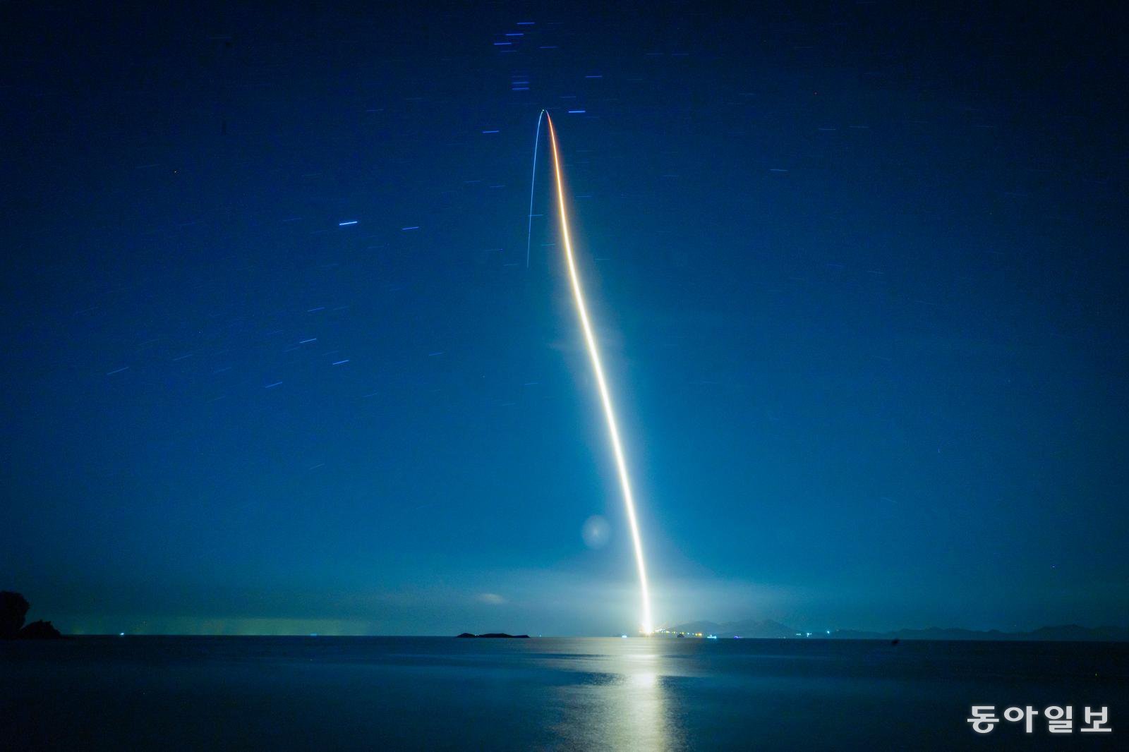 이달의 보도사진상 2025년 11월 뉴스 부문 우수상 ‘밤하늘 가른 ‘민간 우주시대’ 신호탄’. 여수=박형기 기자 oneshot@donga.com