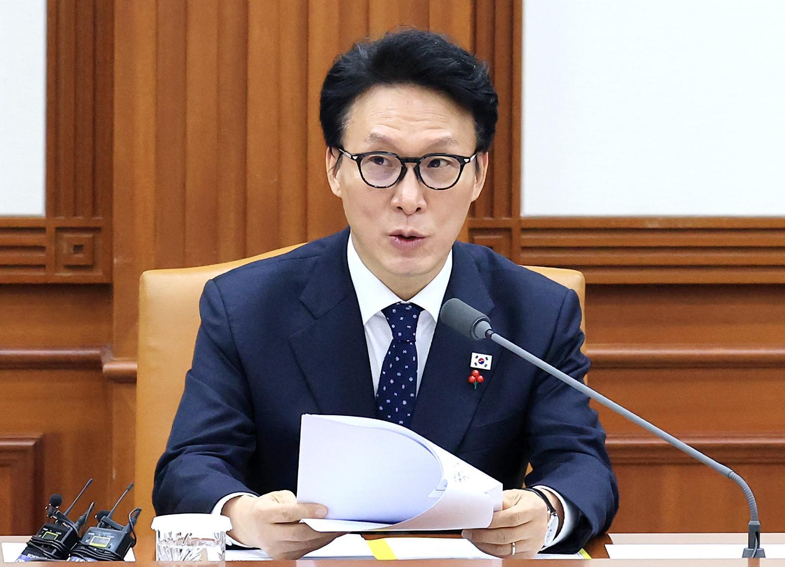 金총리, 영예로운 제복상 축전…“헌신에 걸맞은 지원 강화”