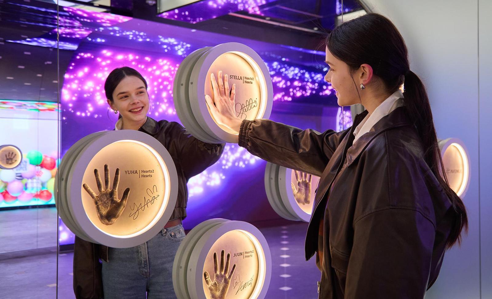 롯데면세점 명동본점 스타에비뉴 ‘하이파이브존’.