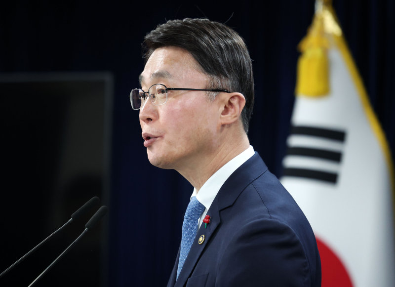 류제명 과학기술정보통신부 2차관이 15일 서울 종로구 정부서울청사에서 독자 AI 파운데이션 모델 프로젝트 1차 평가 결과를 브리핑하고 있다. 뉴시스