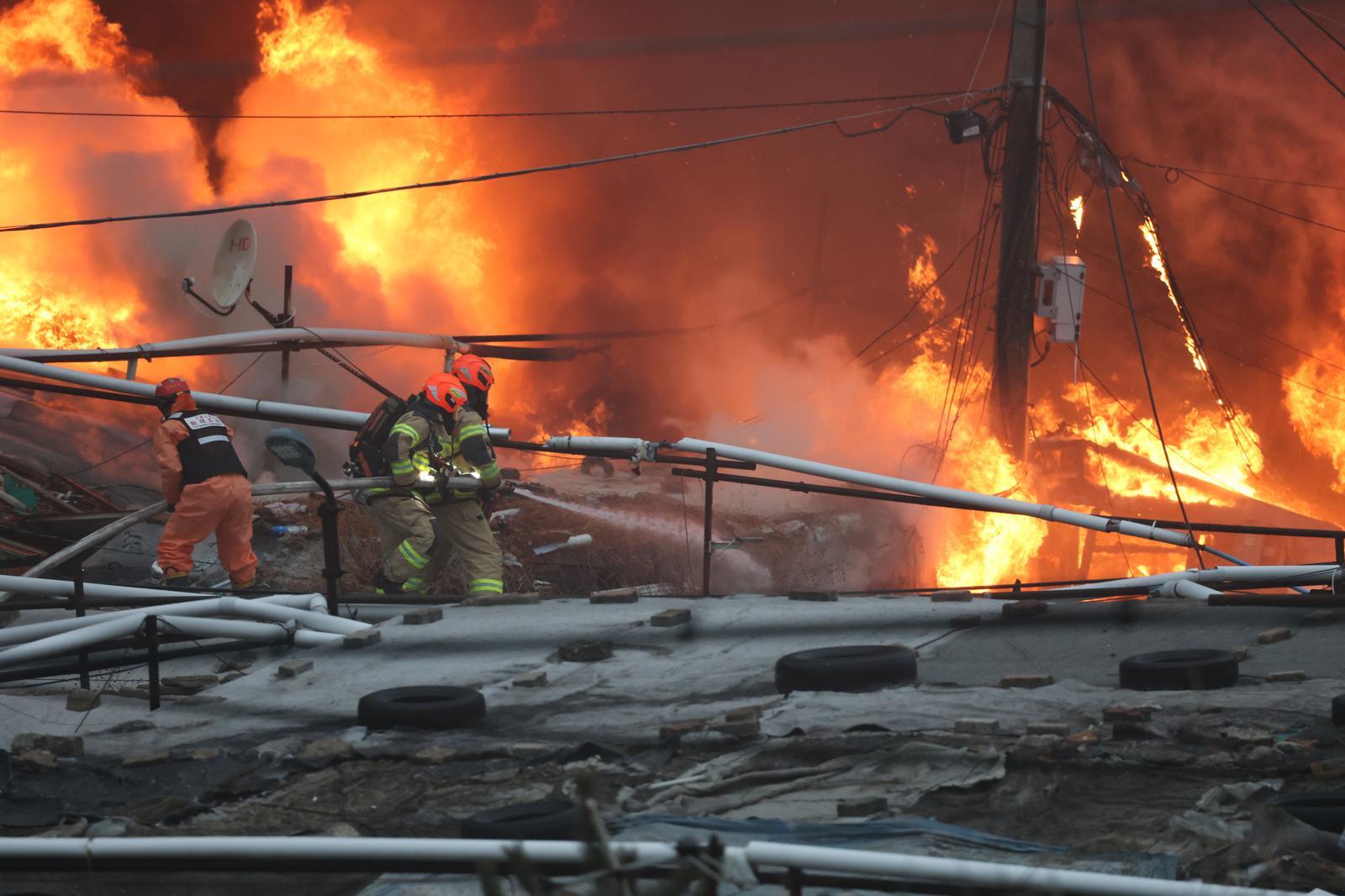 강남 ‘마지막 판자촌’ 구룡마을서 화재…대응 1단계 발령