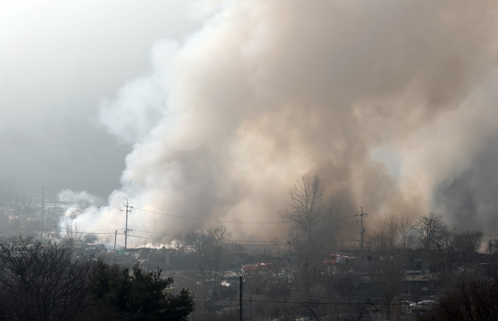 구룡마을 화재 6시간 30분만에 ‘초진’…대응 1단계 하향
