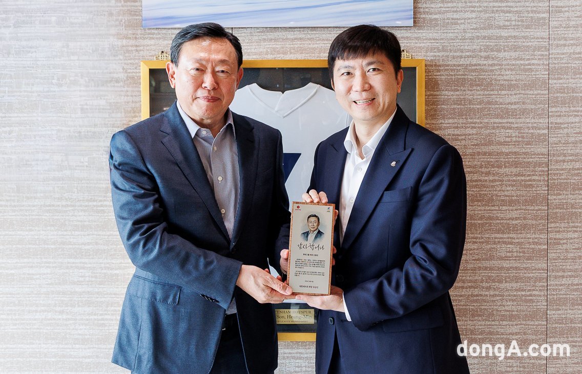 (왼쪽부터) 신동빈 롯데 회장, 유승민 대한체육회장