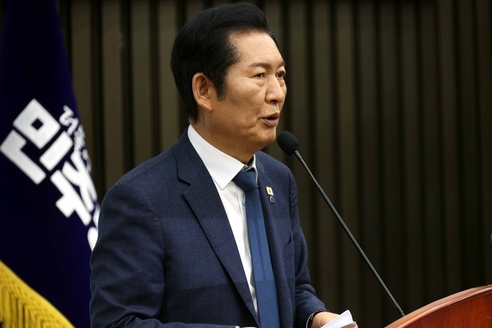 정청래 더불어민주당 대표가 15일 오전 서울 여의도 국회에서 열린 의원총회에서 발언을 하고 있다. 2026.01.15 뉴시스