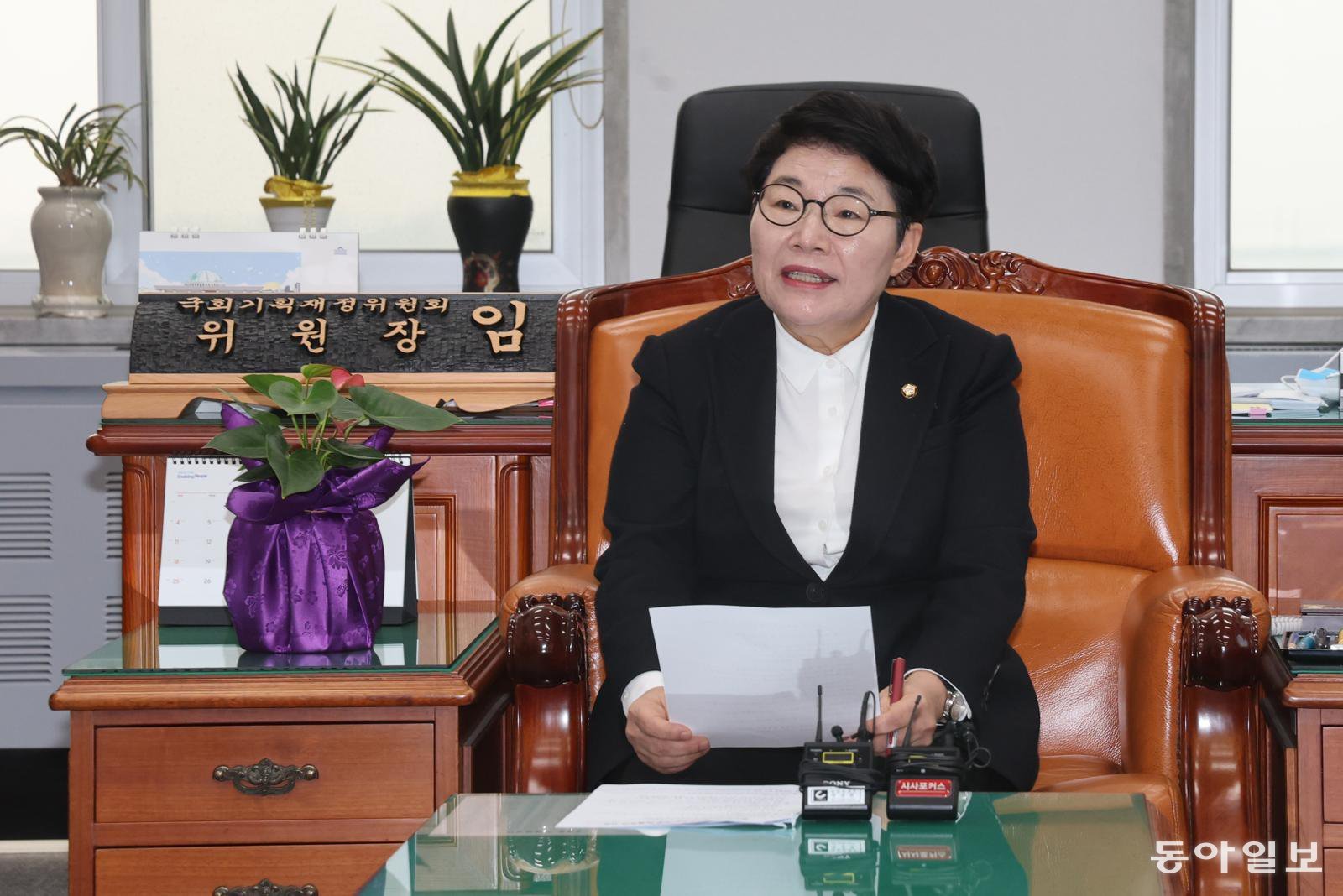 임이자 국회 재정경제기획위원장이 16일 서울 여의도 국회에서 이혜훈 기획예산처 장관 후보자 청문회 관련 입장을 발표하고 있다.  장승윤 기자 tomato99@donga.com